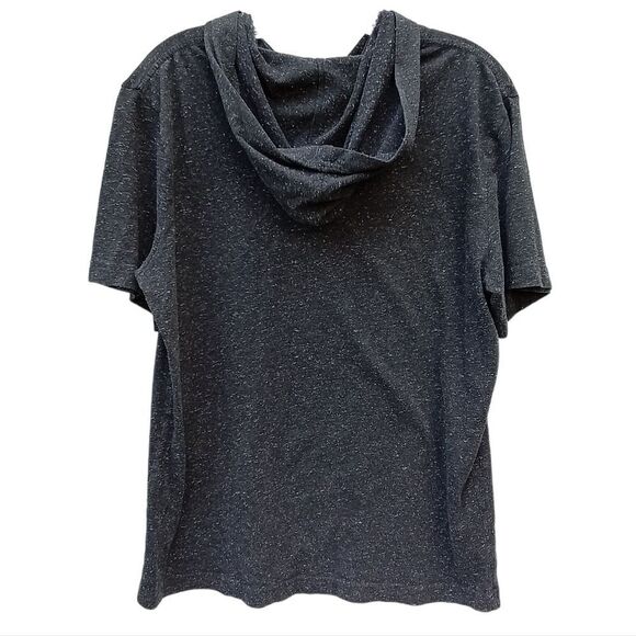 Peanuts Short Sleeve Hoodie Tee Shirt Sz M Snoopy Stay Fly Basketball Gray - Picture 2 of 4